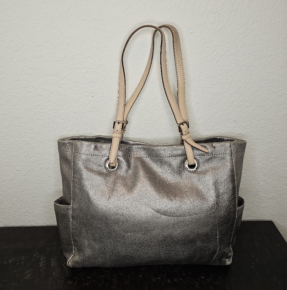 Giveaway DOONEY & BOURKE Patent Leather Crossbody Coral - Picture 8 of 9